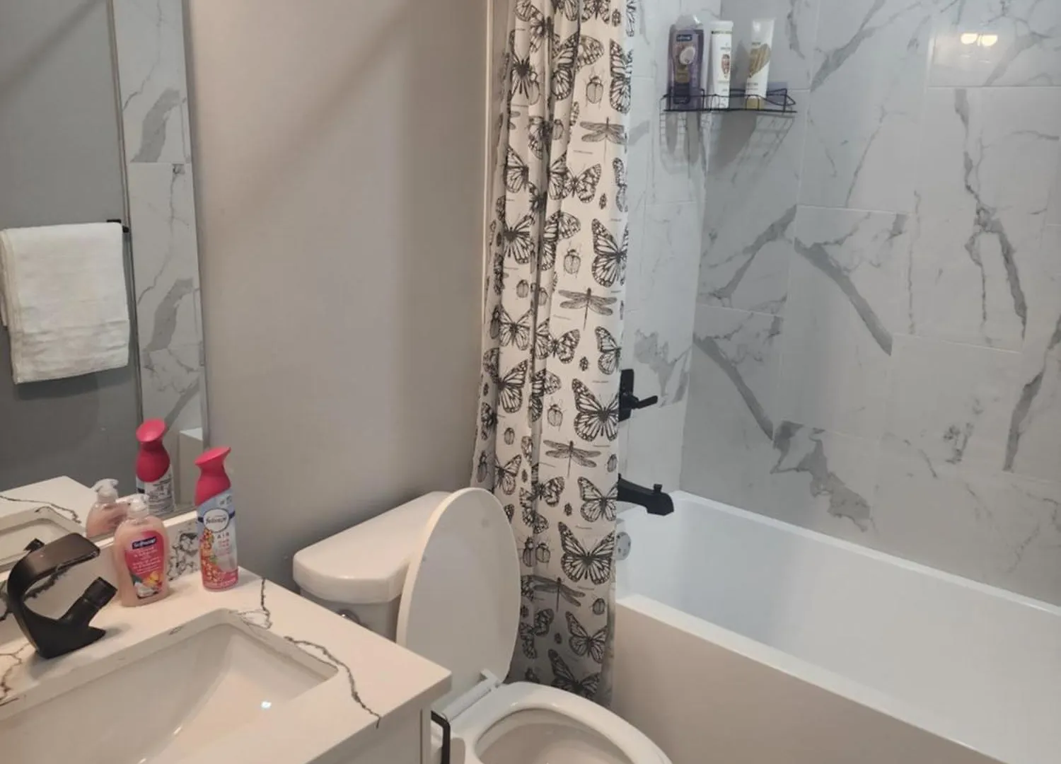 شقة Home In Northwest YYC